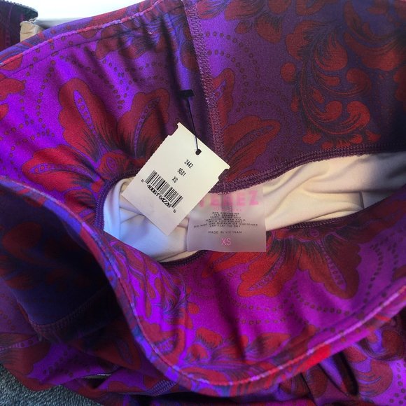 NWT EXCLUSIVE Terez Ruby Amethyst Damask Leggings XS - Picture 11 of 16
